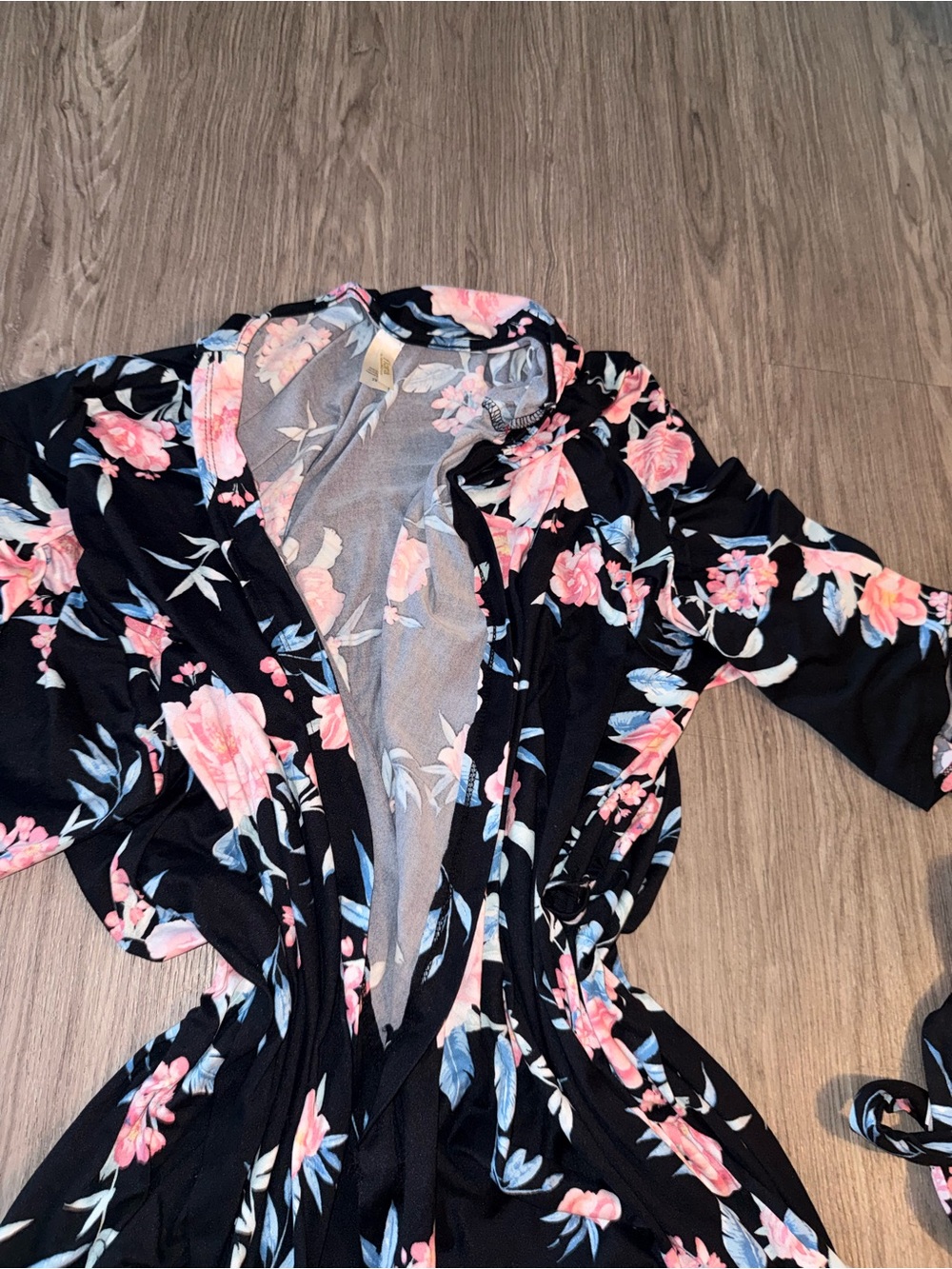 Black Floral Women's Robe with Pink Rose Print - Picture 4 of 6